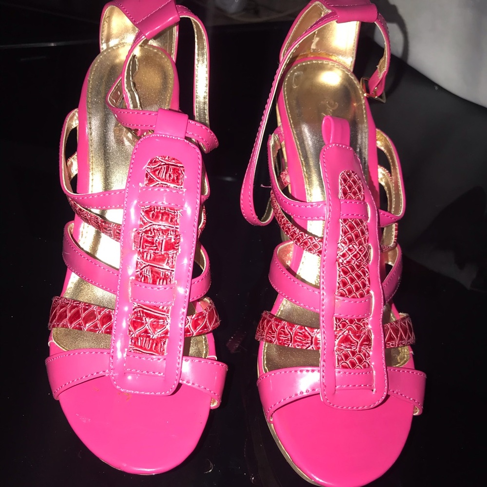 Pink wedges